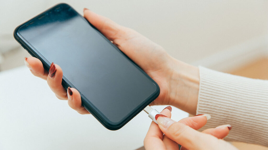 モバイルバッテリーとは?選び方からおすすめまで徹底解説|コラム